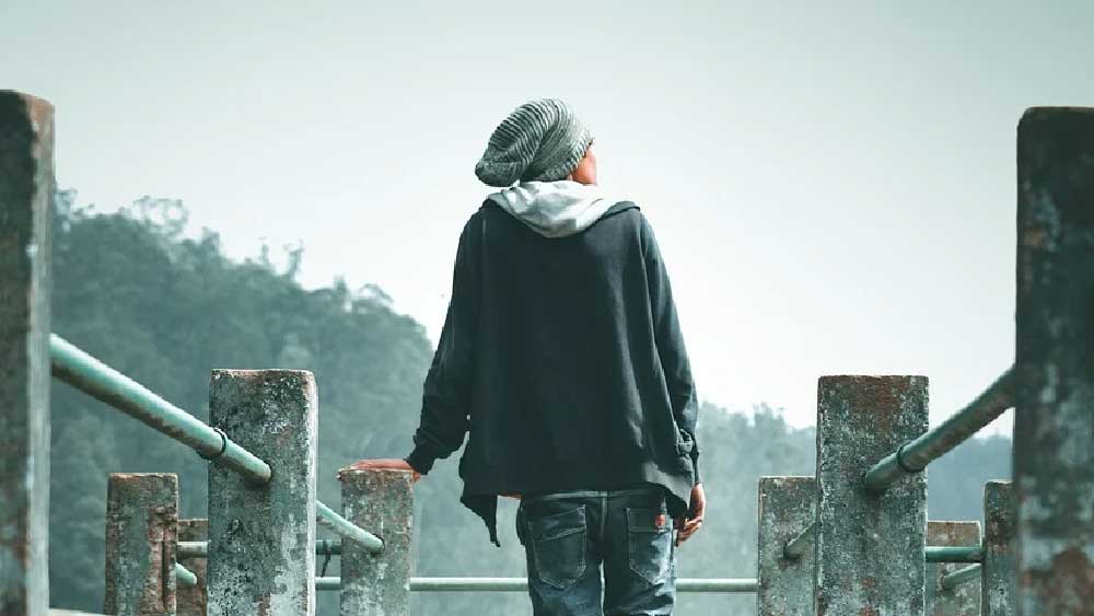 লিওনার্দো এত দরিদ্র ছিলেন যে, দোকান থেকে কিছু কিনে খাওয়ার সামর্থ্যও ছিল না। তাই প্রতি দিন মায়ের রান্না করা বাঁধাকপির স্যুপ খেয়ে কাজ করতে আসতেন তিনি।