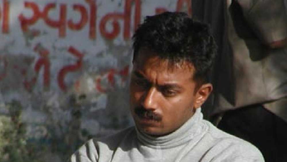 পুলিশ জানিয়েছে, আমদাবাদ থেকে পালিয়ে প্রথমে দিল্লি এবং পরে পুণের সংস্থায় কাজ করত তরুণ। এর পর ওর‌্যাকলের বেঙ্গালুরু শাখায় বছরে ২২ লক্ষ টাকা বেতনের কাজ শুরু করে।