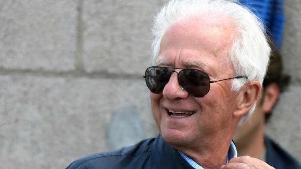 লিওনার্দো জানান, এক সময় দিনে ২০ ঘণ্টা করেও কাজ করেছেন তিনি। কঠোর পরিশ্রম করতে গিয়ে কম বয়সে দুর্ঘটনার কবলে পড়ে বাম হাতের তর্জনীও হারিয়েছেন।