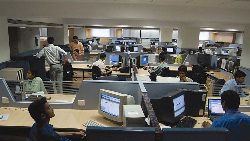 সেন্ট্রাল ক্রাইম ব্রাঞ্চ এবং আমদাবাদ পুলিশের যৌথ দলের তদন্তকারীদের মধ্যে কিরণ চৌধরি নামে এক আধিকারিক ওর‌্যাকলের কর্মী সেজে প্রবীণের ডেস্কে গিয়েছিলেন। তাঁকে গ্রেফতারের আগে কিরণের নাটকীয় মন্তব্য ছিল, ‘‘হ্যালো তরুণ, খেলা শেষ! এ বার চলো।’’