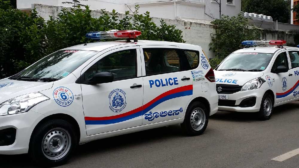 তদন্তকারীরা জানতে পারেন, তরুণের মায়ের কাছে বেঙ্গালুরুর ওই তথ্যপ্রযুক্তি সংস্থার নামে নথিভুক্ত একটি ল্যান্ডলাইন থেকে ফোন আসত। এ ছাড়া একটি মোবাইল নম্বর থেকে ফোন আসত, যা নিশা নামে এক মহিলার নামে ছিল। ২০১৮ সালের ডিসেম্বরে কর্মী সেজে ওর‌্যাকলে তদন্তকারীরা ঢুকলেও তরুণের হদিস মেলেনি। তরুণের বয়স তত দিনে ৪২। তবে তার চেহারার সঙ্গে মিল রয়েছে, ওর‌্যাকলের অফিসে এমন কোনও ব্যক্তির দেখা মেলেনি। দেখা হয়েছিল প্রবীণ ভটেলে নামে এক সিনিয়র ম্যানেজারের সঙ্গে!