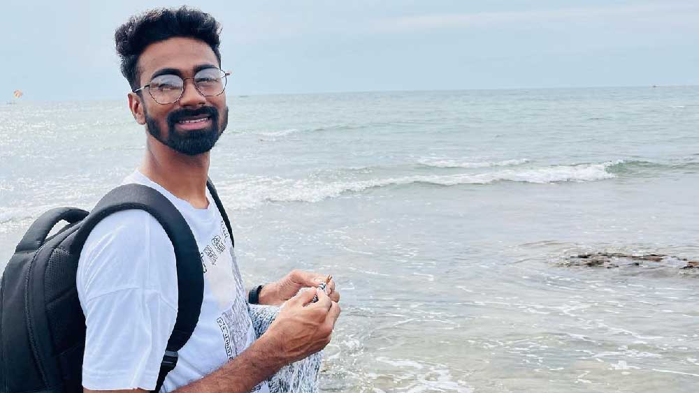 এ ভাবেই শুরু সোয়েটারের ব্যবসা। অবসাদ ও উদ্বেগ কাটানোর উপায়ই এখন সোহেলের আর একটি উপার্জনের পথ হয়ে উঠেছে। পাশাপাশি, দিন দিন নেটমাধ্যমে সোহেলের ফলোয়ার সংখ্যাও বাড়ছে। কাজের প্রশংসা করে কমেন্ট বক্সে মন্তব্য করছেন অনেকেই।