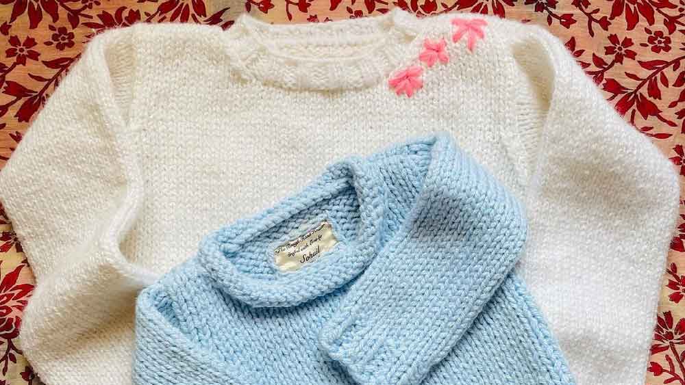 ইঞ্জিনিয়ার সোহেলের কথায়, ‘‘শখের আবার মহিলা, পুরুষ কী! আমার মনে হয় না, উল বোনা কোনও ‘মেয়েলি কাজ’। আমি এসব কথাতেই বিশ্বাস করি না। যে কাজ আনন্দ দেয়, তাই করা উচিত।’’