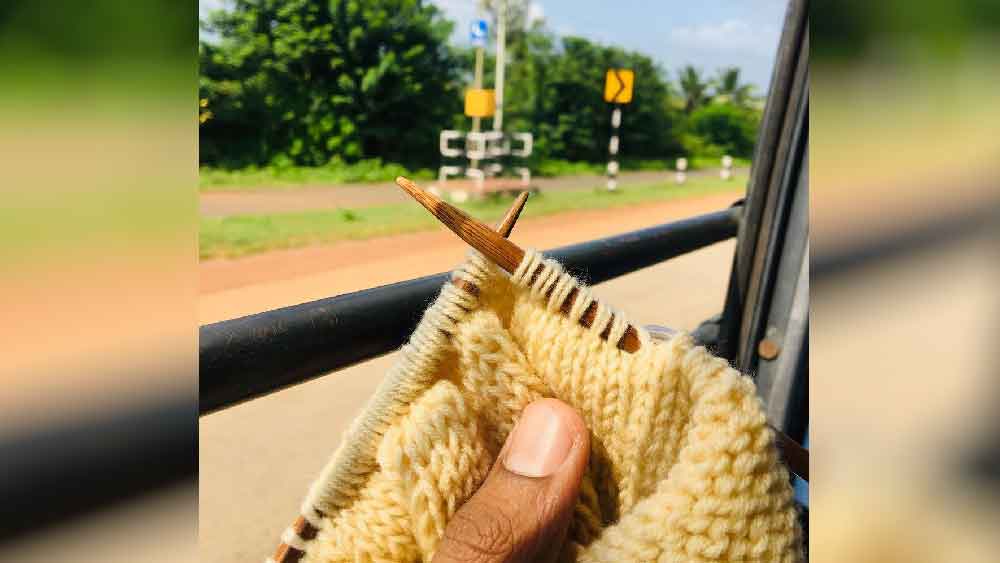 কাজের পর প্রতি দিন শখের জন্য ৩ ঘণ্টা করে দেন সোহেল। সোহেলের দাবি, সারা দিন পর উল বুনতে বসলে অদ্ভুত প্রশান্তি আসে। মন শান্ত হয়ে যায়।