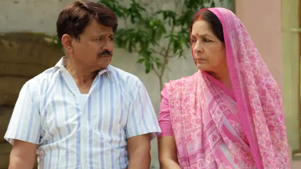 মঞ্জু দেবীর স্বামী ব্রিজভূষণ দুবে এককালে পঞ্চায়েতের প্রধান ছিলেন। তবে ভোটপর্বের আগে স্ত্রীকে সে পদ ছেড়ে দিয়েছেন তিনি। ক্ষমতা হারালেও তার দাপট কমেনি। পর্দায় এ সব দিকই জীবন্ত করেছেন রঘুবীর যাদব।