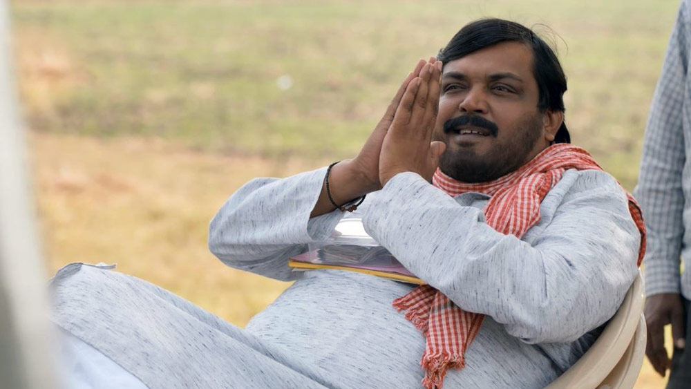 তবে এত শক্তিশালী অভিনেতা-অভিনেত্রীদের ভিড়েও উপপ্রধানের চরিত্রে ফয়জলকে দেখে হেসে গড়িয়ে পড়েছেন অনেকে। 