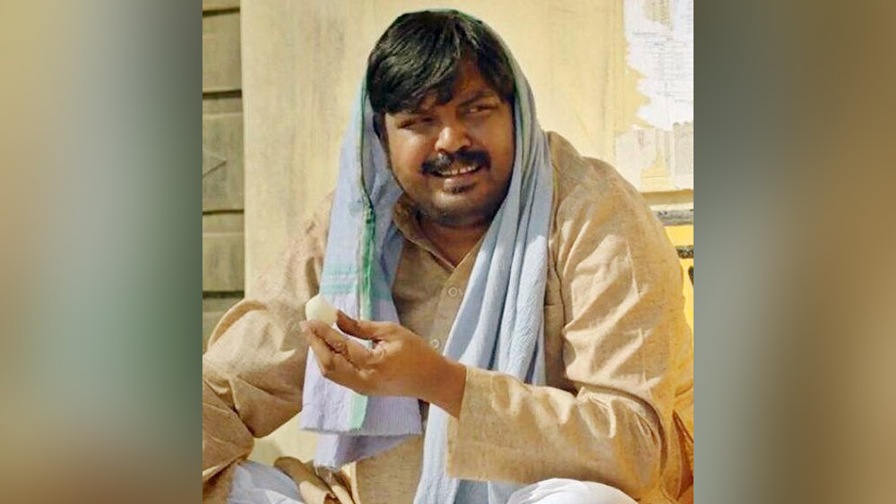 পঞ্চায়েতের প্রথম সিরিজে প্রধানজি’র ছায়াসঙ্গী হিসাবে দেখা গিয়েছিল ফয়জলকে। মিষ্টি খেতে বেজায় ভালবাসেন। তবে প্রচলিত অর্থে খাদ্যরসিক নন। পঞ্চায়েতের নানা কাজের দায়িত্ব নিতেও পিছপা হন না সোজাসরল মানুষটি। এমন চরিত্রে ভাঁড়ামো না করেও যে দুর্দান্ত কমিক টাইমিং দিয়ে হাসি ফোটানো যায়, তা দেখিয়ে দিয়েছেন ফয়জল।