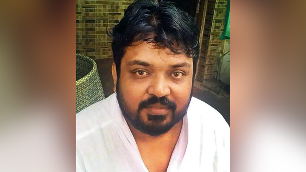 মুম্বইয়ে পা রেখে এমবিএ-র পড়াশোনা মাথায় উঠেছিল। কিছুতেই পড়াশোনায় মন বসে না। এক জনের কথায় অভিনয়ে চেষ্টাচরিত্র শুরু করেন। তবে বলিউডে তাঁর মতো আনকোরাকে জায়গা দেবে কে?