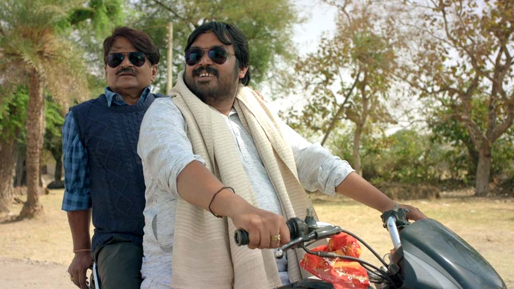 বলিপাড়ায় সদ্য পা রাখা আর পাঁচটা অভিনেতাদের মতো তথাকথিত নায়কোচিত চেহারা নেই। বরং বাইশের তরুণ বেশ  স্থূলকায়। গায়ের রংও দুধে-আলতার বদলে মিশমিশে কালো। সেই সঙ্গে অভিনয় করতে গিয়ে হাত-পা সিঁটিয়ে যেত তাঁর। ফয়জলের কাছে তখন এ সবই যেন বাধা হয়ে দাঁড়িয়েছিল। 