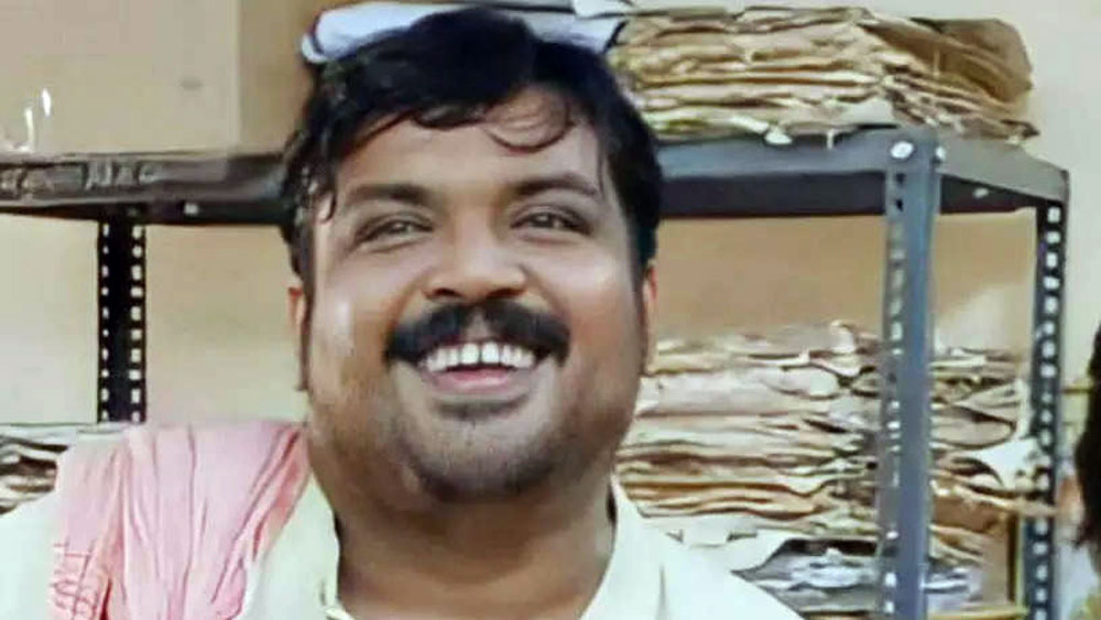 হতাশ না হয়ে ফয়জল এ বার নিজের চেহারার ‘বিজ্ঞাপন’ দিতে শুরু করেন। প্রযোজকদের কাছে গিয়ে বলতে শুরু করেন, ‘‘কালো, মোটা লোকের চরিত্রে অভিনেতার প্রয়োজন হলে আমাকে জানাবেন!’’