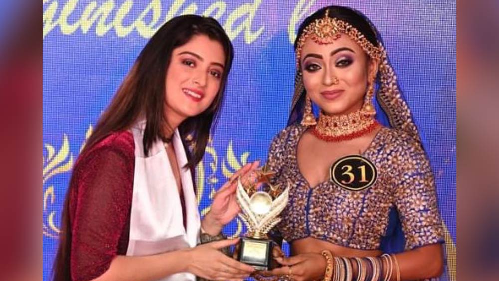 নৈহাটিতে মা-বাবা এবং কিশোরী বোনের সঙ্গে থাকতেন বিদিশা। তাঁর পরিচিতরা জানিয়েছেন, ওয়াল পেন্টিংয়ে অত্যন্ত দক্ষ ছিলেন এই মডেল। বহু বন্ধুর বাড়িতে সে দক্ষতার ছাপও রেখেছিলেন তিনি। তবে পেশা হিসাবে চিত্রশিল্পের বদলে বিদিশা বেছে নিয়েছিলেন মডেলিংকে।