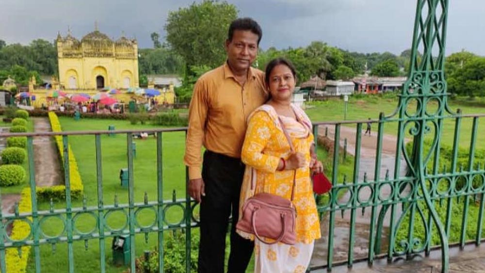 সম্প্রতি নৈহাটি ছেড়ে রামগড় কলোনির ফ্ল্যাটে থাকতে শুরু করেছিলেন বিদিশা। নৈহাটিতে থেকে গিয়েছিলেন বেসরকারি সংস্থার কর্মী বিশ্বনাথ দে মজুমদার। বিদিশার বাবা। মা পম্পা মজুমদার সংসার সামলাতে ব্যস্ত থাকেন। তাঁদের সঙ্গেই নৈহাটিতে থেকে পড়াশোনা করে ১৩-১৪ বছরের ছোট বোন।