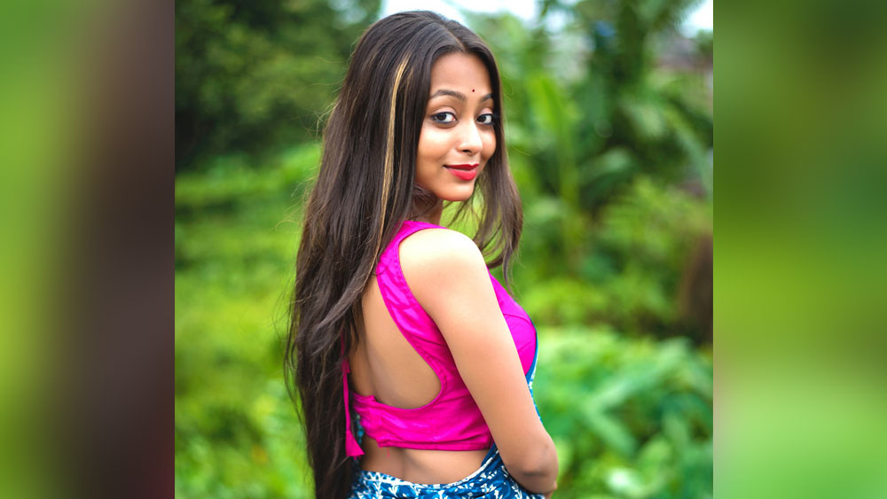 এ হেন ‘ঋজু অথচ দৃঢচেতা’ মনের মেয়েটির অকালমৃত্যুতে হতবাক তো হতেই হয়! মডেলিং থেকে অভিনয়ের জগতেও বোধ হয় এগোতেন তিনি।