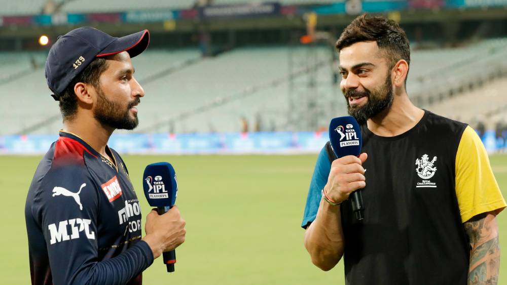 ম্যাচ জেতার পরে পাটীদারের সাক্ষাৎকার নিলেন কোহলী