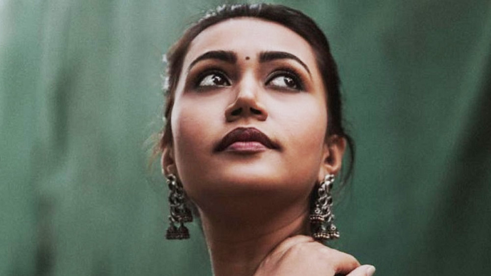 দু’বছর অপেক্ষার পর ‘টিভিএফ প্রোডাকশন’ ‘পঞ্চায়েত’ ওয়েব সিরিজের দ্বিতীয় পর্ব নিয়ে হাজির হয়েছে অ্যামাজন প্রাইমে।