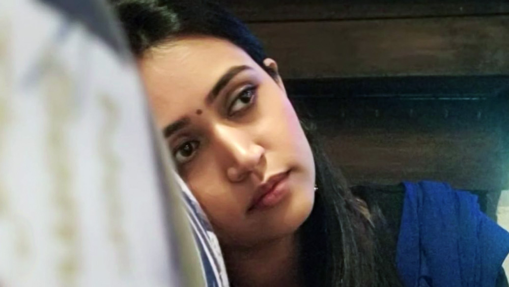 বরং দ্বিতীয় পর্বে এসে তাঁর চরিত্রটিকে ভাল করে ফুটিয়ে তোলার দিকে বিশেষ নজর দেওয়া হয়েছে। চরিত্রটির সারল্যই দর্শকদের মন কেড়েছে।