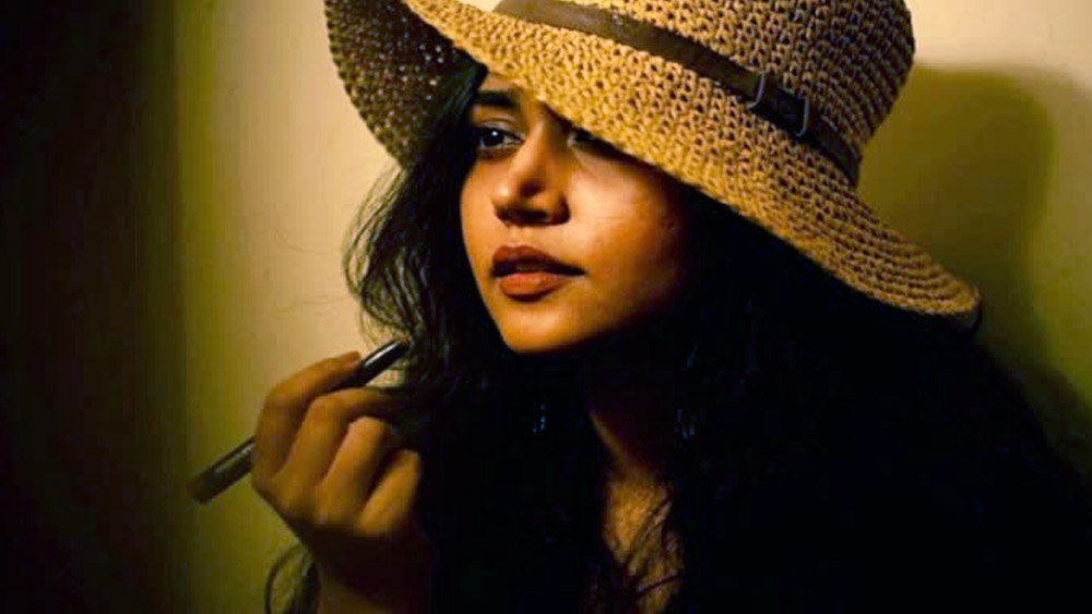 অতি সাধারণ পরিবারের মেয়ের মতোই তাঁর চালচলন। তাই দর্শকরা এই চরিত্রের সঙ্গে আরও সহজে যেন সংযোগ স্থাপন করতে পেরেছেন।