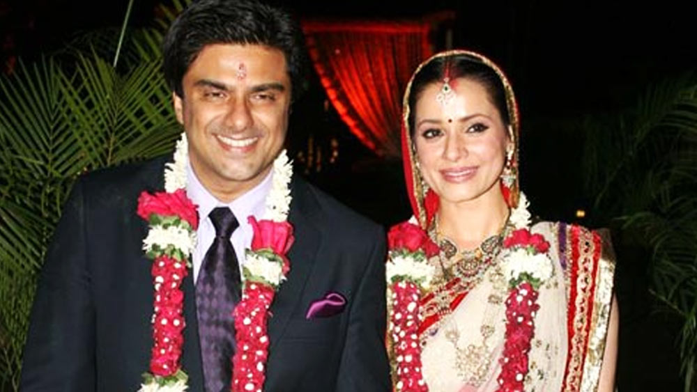 মডেলিং-সূত্রেই তাঁর আলাপ হয় রাজলক্ষ্মী খানভিলকরের সঙ্গে। দীর্ঘ দিন সম্পর্কে থাকার পর তাঁরা বিবাহবন্ধনে আবদ্ধ হন। তবে, তাঁদের সুখের সংসার খুব বেশি দিন টেকেনি। মাত্র ছ’মাসের ব্যবধানেই তাঁদের বিবাহবিচ্ছেদ হয়।