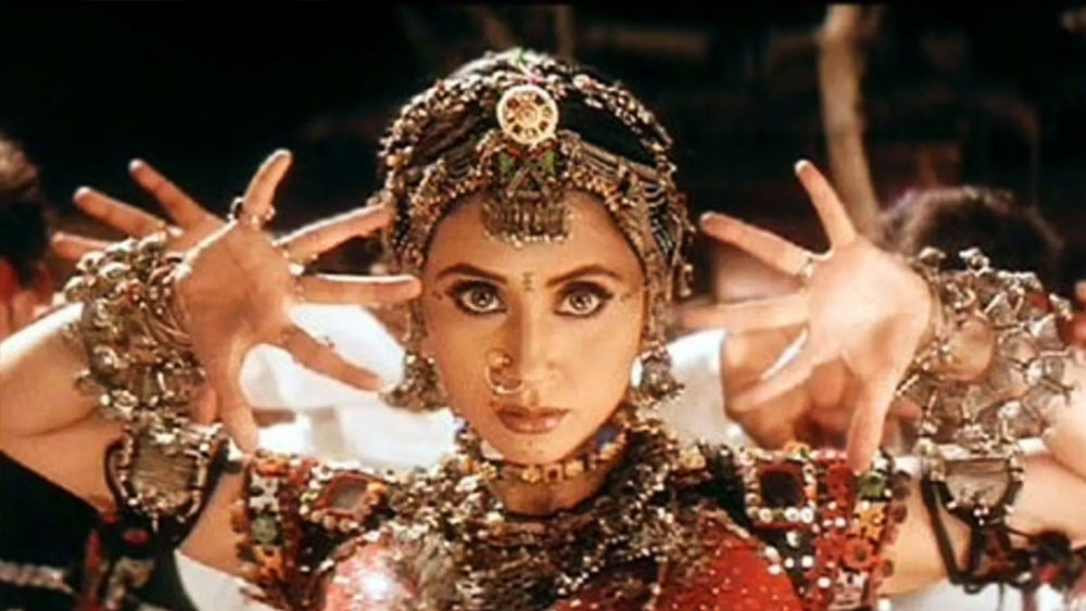 ১৯৯৮ সালে মুক্তি পাওয়া ‘চায়না গেট’ ছবিতে ওম পুরী, অমরীশ পুরী, নাসিরুদ্দিন শাহের মতো বড় মাপের অভিনেতাদের সঙ্গে কাজ করার সুযোগ মিললেও দুর্ভাগ্যবশত ছবিটি ফ্লপ হয়। মানুষের মনে থেকে যায় এই সিনেমার একটি গান— ঊর্মিলা মাতোন্ডকরের ‘ছম্মা ছম্মা’।