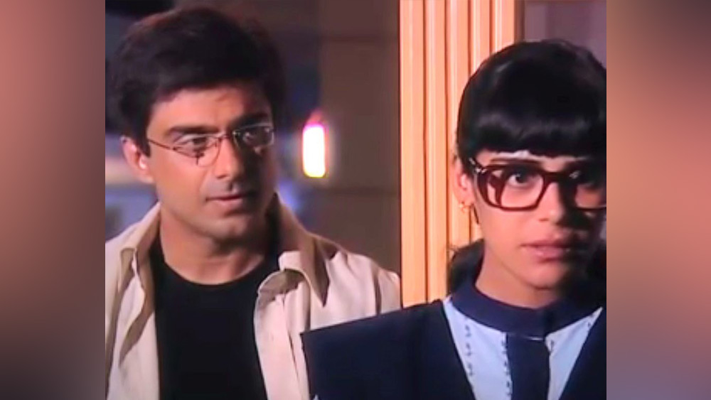 ধারাবাহিকে কাজ চলাকালীন, সহ-অভিনেত্রী মোনা সিংহের সঙ্গে তাঁর সম্পর্ক রয়েছে, এই নিয়ে চর্চা শুরু হলে সমীর তা পুরোপুরি গুজব বলে উড়িয়ে দেন।