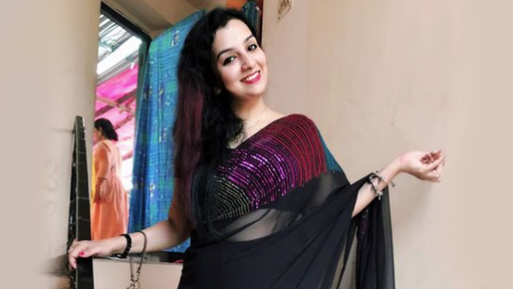 এক বাঙালি বন্ধুর বাড়ির পুজোয় এসেছিলেন। অষ্টমীর সকালে শাড়িও পরেছিলেন হানা। ইনস্টাগ্রামে লিখেছিলেন, কলকাতায় এসে মুসলিমদের দুর্গাপুজো করতে দেখে দারুণ লেগেছে আমার। আমি এই একতায় মুগ্ধ। এই ভারতের জন্যই গর্ববোধ করি।