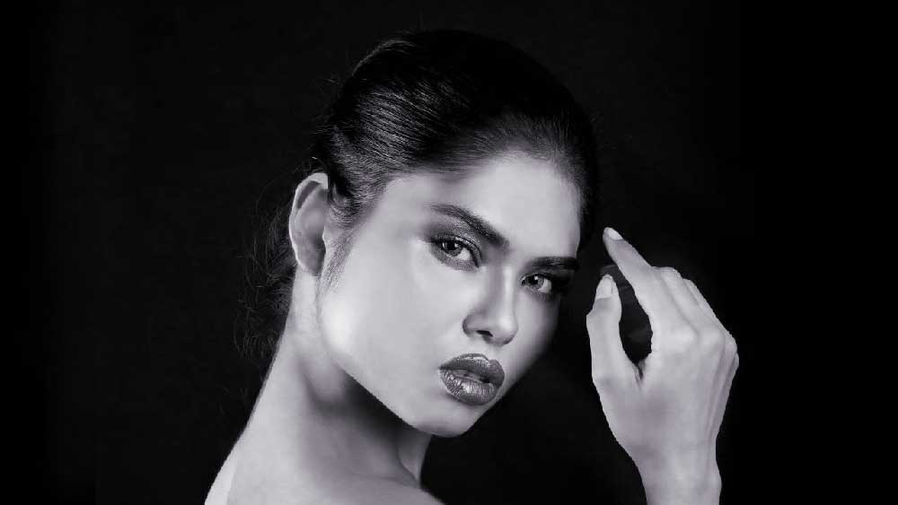 মঞ্জুষা নিয়মিত থিয়েটারে অভিনয় করতেন। মডেলিং করতেন। টিভি চ্যানেলে ধারাবাহিকেও অভিনয় করতেন। তবে টলি পাড়ায় বহু দিন কাজ করলেও তথাকথিত ‘সাফল্য’ বলতে সাধারণ ভাবে যা বোঝায়, তা তিনি পাননি। মূল ধারার অভিনয়ে মূল চরিত্রে শিকে ছেঁড়েনি তাঁর।  