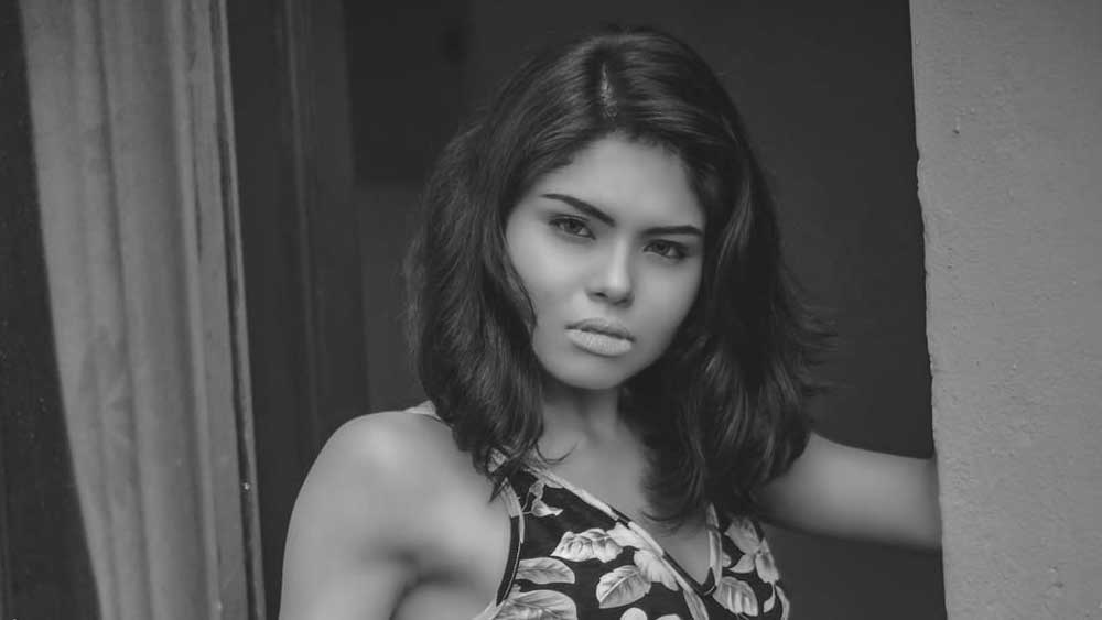 ছ’মাসের সম্পর্ক। এর মধ্যেই বীতরাগ! মঞ্জুষার মায়ের দাবি, এই প্রথম নয়। তার আগেও সম্পর্কের টানাপড়েনের শিকার হয়েছেন অভিনেত্রী। বিয়ের আগে একটি ছেলের সঙ্গে সম্পর্ক ছিল তাঁর। সেই সম্পর্কেও বেশি দিন থাকতে পারেননি মঞ্জুষা। 