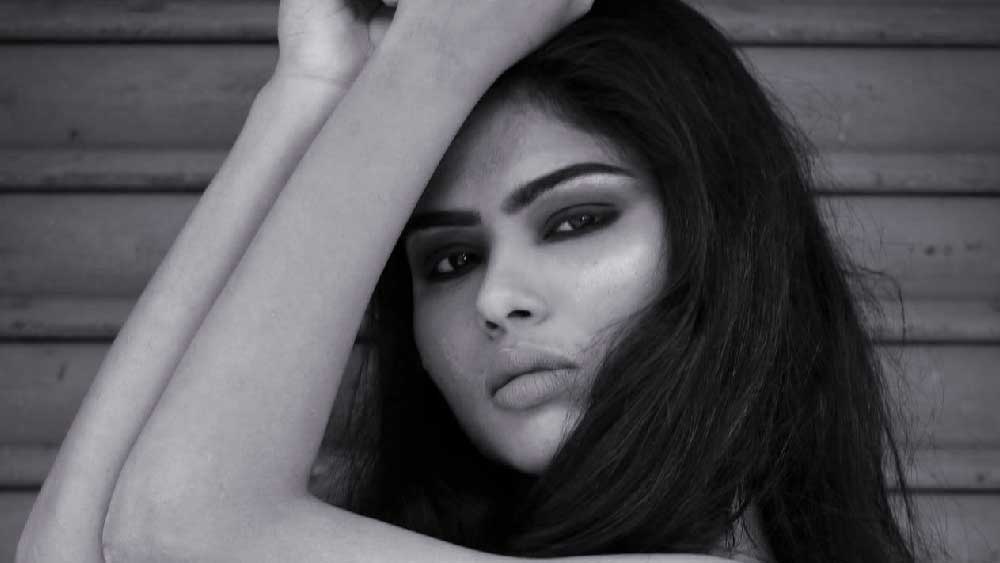 মঞ্জুষার প্রাক্তন প্রেমিকের বাড়ি ছিল সল্টলেকে। তবে সেই প্রেমিক তাঁর উপর শারীরিক অত্যাচার চালাতেন বলে অভিযোগ করেছেন মঞ্জুষার মা। বলেছেন, ‘‘ওকে প্রায়শই মারধর করত।’’ মঞ্জুষার পরিবার জানিয়েছে, তখনও এক বার আত্মহত্যা করতে গিয়েছিলেন অভিনেত্রী। এই প্রবণতাও তাঁর নতুন নয়। 