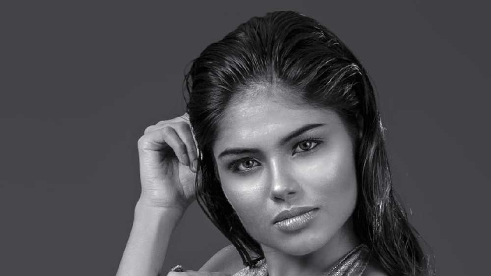 কেরিয়ার নিয়ে বরাবরই উচ্চাকাঙ্ক্ষী মঞ্জুষা। মাঝে মধ্যেই এ নিয়ে বাড়িতে হতাশার কথাও জানাতেন। তবে একই সঙ্গে ক্রমাগত চেষ্টাও চলত উপরে ওঠার। টলি পাড়ায় যোগাযোগ বাড়াতে জনসংযোগ করতেন। মঞ্জুষার মা জানিয়েছেন, প্রায়শই বড় বড় হোটেলে খেতে যেতেন অভিনেত্রী। 