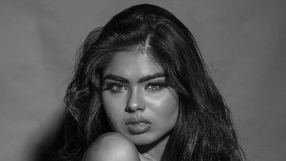 পরিবারসূত্রে খবর, কখনও বাড়িতে বন্ধুদের ডেকে আনতেন না মঞ্জুষা। দেখাসাক্ষাৎ যা করার বাইরেই করতেন। তবে মৃত মডেল অভিনেত্রী বিদিশার সঙ্গে খুবই বন্ধুত্ব ছিল তাঁর। পল্লবীর সঙ্গেও পরিচয় ছিল। বিদিশার সঙ্গে বহু কাজ করেছেন অভিনেত্রী। 