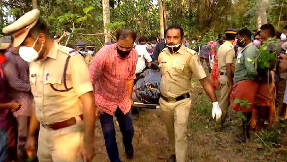 ২০১৮ সালে ৮ জানুয়ারিতে ওই সিমেন্টচাপা কঙ্কালটি দেখতে পান স্থানীয়েরা। সঙ্গে সঙ্গে খবর দেওয়া হয় পুলিশকে। শুরু হয় তদন্ত।