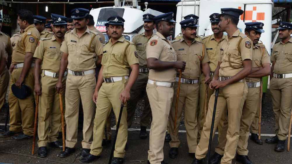 সার্কল ইনস্পেক্টর সিবি টমের নেতৃত্বে কোচি সিটি পুলিশের একটি দল গঠন করে তদন্ত চলছিল। তবে কঙ্কাল-রহস্যের জট কিছুতেই খুলছিল না। ইতিমধ্যেই ময়নাতদন্তের জন্য কোচির একটি মেডিক্যাল কলেজে কঙ্কালটি পাঠানো হয়েছিল।