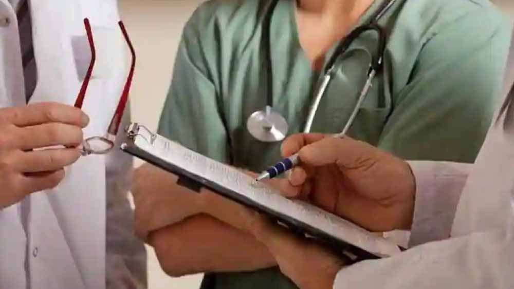 আচমকাই আশার আলো দেখতে পান তদন্তকারীরা। এত দিন পর্যন্ত যে অজ্ঞাতপরিচয় মহিলার নামধাম জানার চেষ্টা করছিলেন, এ বার যেন সেই লক্ষ্যের কাছাকাছি পৌঁছতে পারবেন তাঁরা।