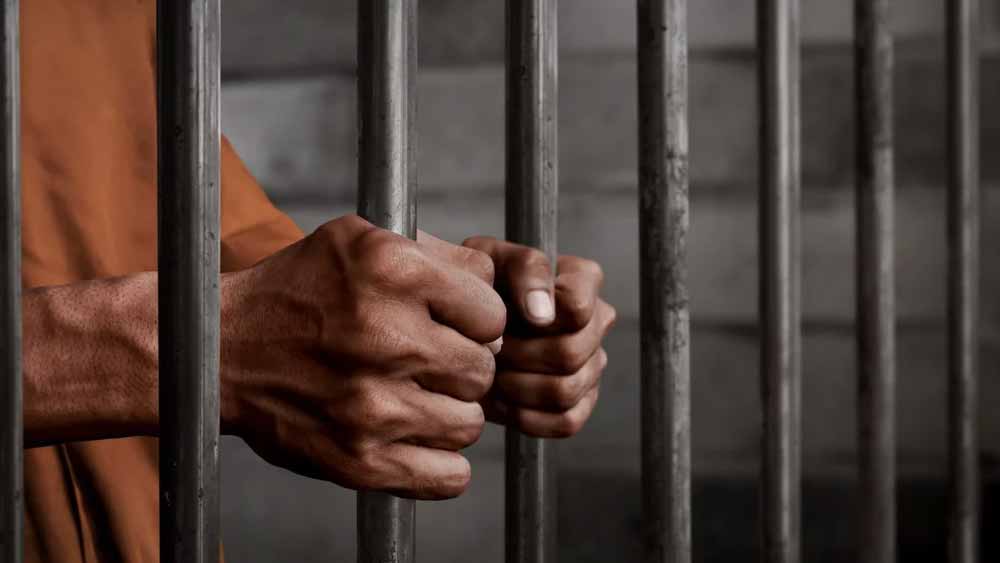 কোচির ছ’জন রোগীর নামপরিচয় জোগাড় করে তাঁদের সঙ্গে একে একে দেখা করতে শুরু করেন তদন্তরাকীরা। তবে পাঁচ জনের সঙ্গে দেখা হলেও এক জনের সন্ধান নেই। তিনি ৫২ বছরের শকুন্তলা। কোচির অদূরে উদয়মপুরমের বাসিন্দা।