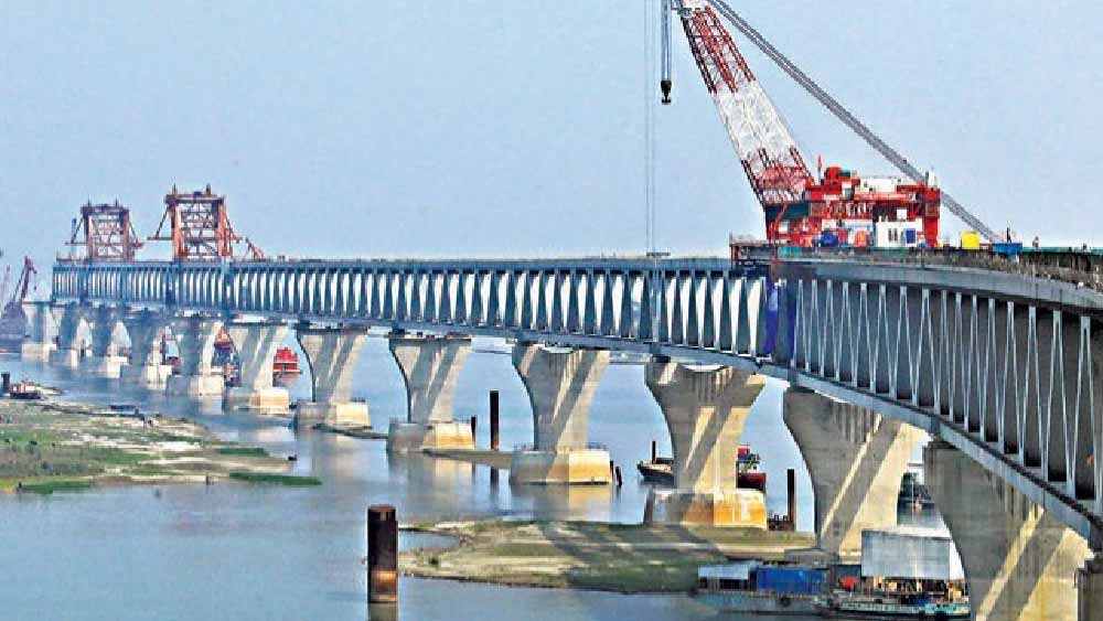 প্রায় ১০ হাজার কোটি বাংলাদেশি মুদ্রার ব্যয়বহর সামলে তৈরি করা এই পদ্মা সেতু বাংলাদেশের জাতীয় উৎপাদন (জিডিপি)কে এক ধাক্কায় ১.২ শতাংশ বাড়িয়ে দিতে পারবে বলে অর্থনীতি বিশেষজ্ঞদের ধারণা।