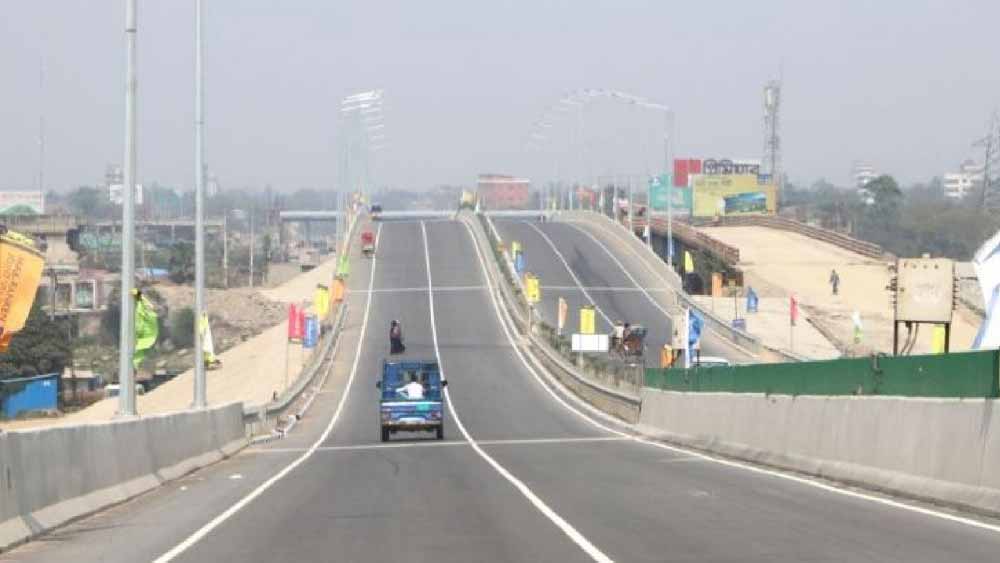 এটি আসলে দোতলা সেতু। এর একতলায় অর্থাৎ নদীর কাছাকাছি চলবে ট্রেন। সামান্য উপরে চার লেনের চওড়া রাস্তায় চলবে সব রকম গাড়ি।