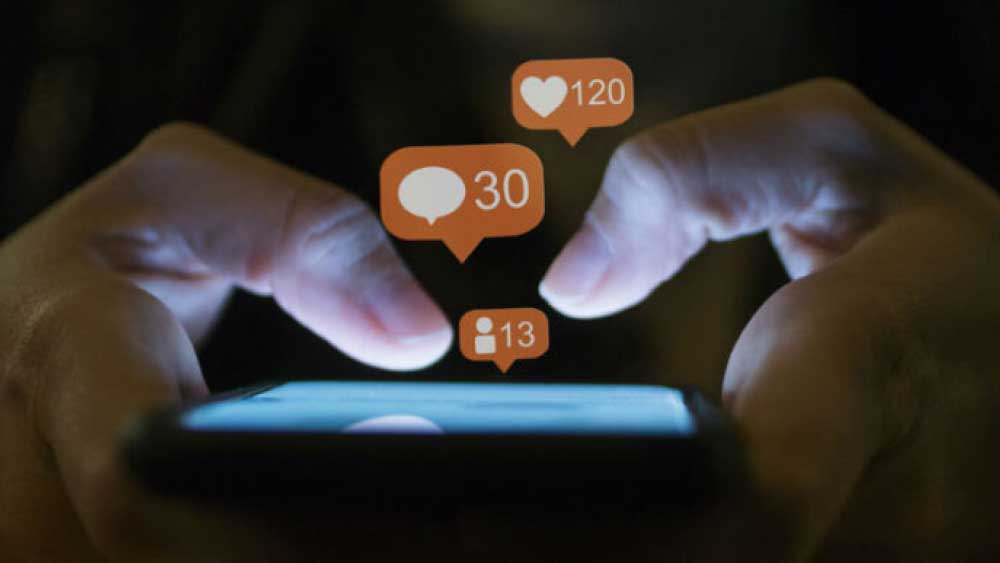 বিশেষ পছন্দের ব্যক্তিরা এখানে নিজেদের মধ্যে বিশেষ গ্রুপ খুলতে পারবেন। ফেসবুকের মতো এখানেও ব্যবহারকারীদের নিজস্ব ‘ওয়াল’ থাকবে, যেখানে তাঁরা নিজেদের পছন্দসই ছবি ভিডিয়ো শেয়ারও করতে পারবেন।