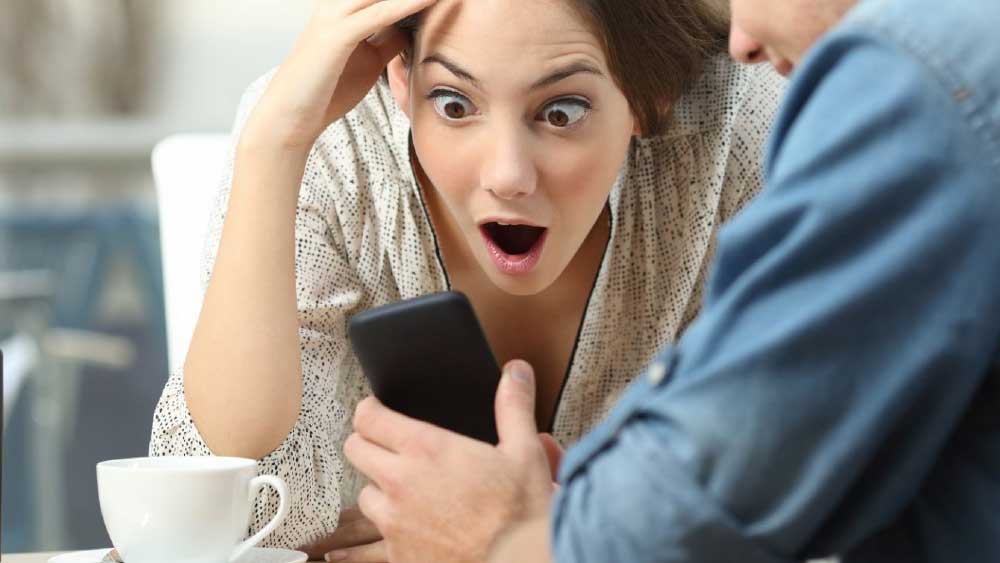 কারও যদি কোনও ভিডিয়ো বা ছবি পছন্দ হয়, তাঁরা সেখানে সেই ব্যাপারে কথাও বলতে পারবেন। সাধারণ ফেসবুকের মতো প্রায় সব ব্যবস্থাই রয়েছে এই নেটমাধ্যমে।