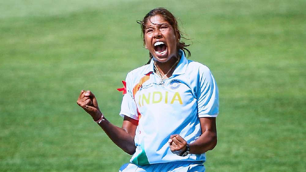 উইকেট পাওয়ার পরে ঝুলনের উচ্ছ্বাস।