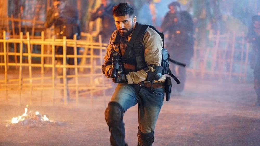 এই ছবিতে গোয়েন্দা হওয়ার সুবাদে প্রচুর দৃশ্যে দৌড়ের দৃশ্য ছিল আয়ুষ্মানের। 