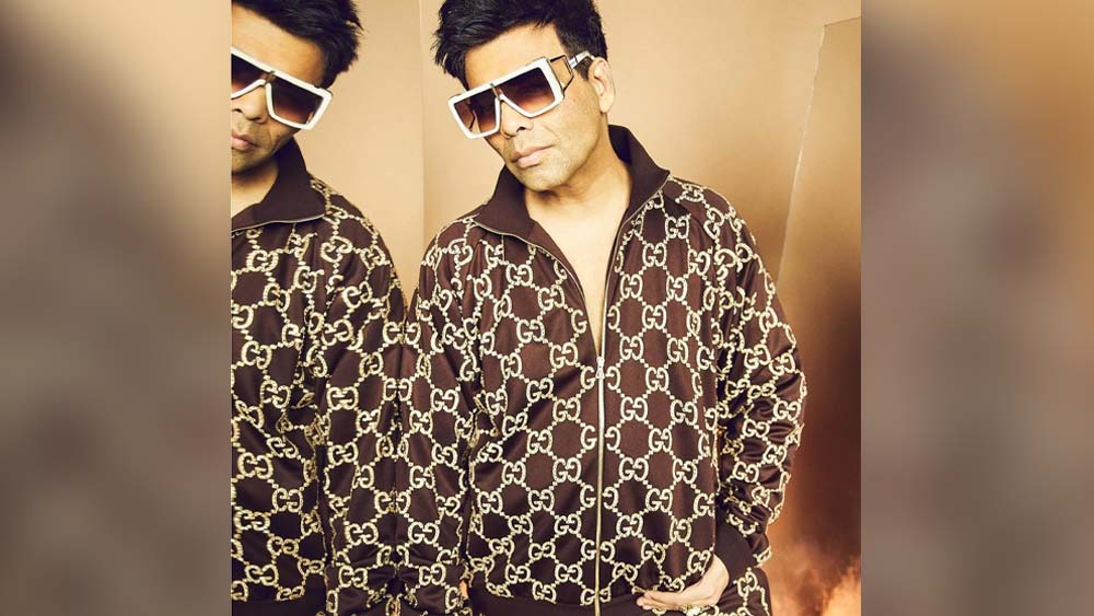 জামাকাপড়ের দিক দিয়েও কর্ণ বেশ শৌখিন। তাঁর কাছে ‘গুচি’র একটি ট্র্যাকস্যুট রয়েছে, যার মূল্য প্রায় তিন লক্ষ টাকার কাছাকাছি। কর্ণকে আমরা বহু রঙ-বেরঙের জ্যাকেট পরে দেখতে অভ্যস্ত। বেশির ভাগ জ্যাকেটের দাম এক থেকে দু’লাখ টাকার মধ্যে।