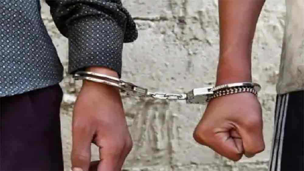 ঘটনার মাস সাতেকের মধ্যেই এই খুনের কিনারা করে ফেলে ছত্তীসগঢ় পুলিশ। সুরেশকে খুনের অভিযোগে ২০২১ সালের নভেম্বরে দুই ব্যক্তিকে গ্রেফতার করেন তদন্তকারীরা। স্থানীয় সংবাদমাধ্যমে প্রকাশিত হতে থাকে এই খুনের নেপথ্যে একের পর এক নাটকীয় ঘটনা পরম্পরা।