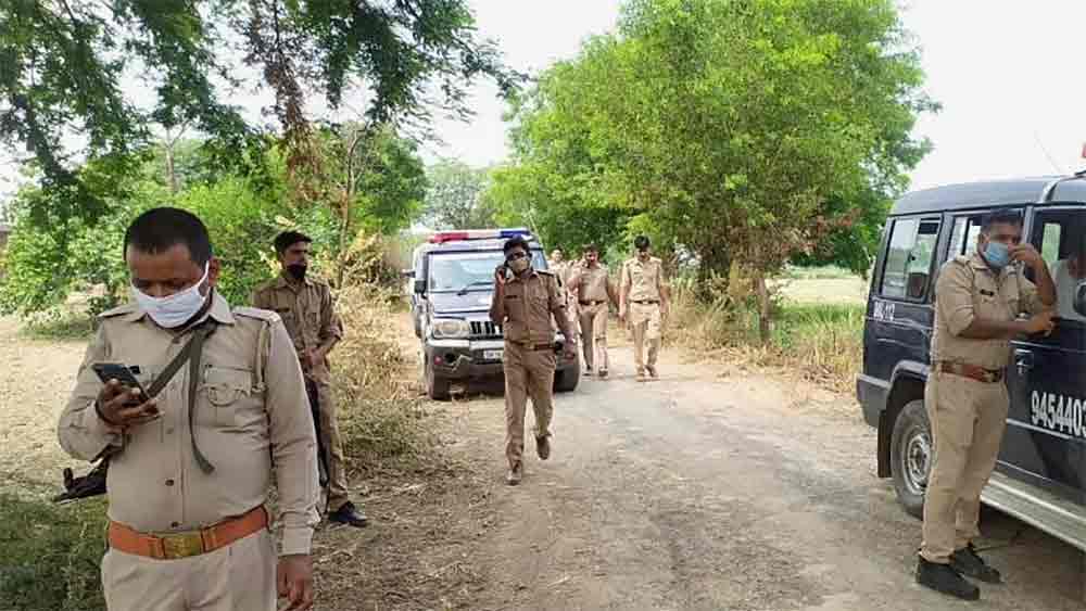 তদন্তকারীরা জানিয়েছেন, রামপ্রসাদের অভিযোগ পাওয়ার পর সুরেশ সম্পর্কে খোঁজখবর শুরু করেন তাঁরা।