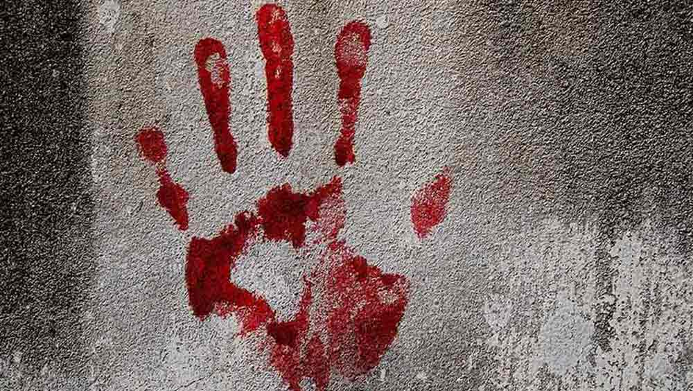 এ হেন আপাত-নিরীহ সুরেশকে কেন খুন করা হল? তদন্তে নেমে সুরেশের পরিচিতদের সম্পর্কে খোঁজখবর করা শুরু করে পুলিশ। তিনি কাদের সঙ্গে মেলামেশা করতেন, তা-ও খতিয়ে দেখা হয়।