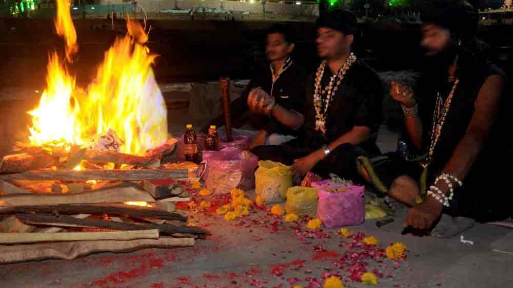 খুনের দিন থেকে ‘নিখোঁজ’ ছিলেন মাখনের এক পরিচিত সুভাষ দাস মানিকপুরীও। সুরেশ এবং মাখনের মতো সুভাষও তন্ত্রমন্ত্র-জাদুটোনা করত বলে দাবি।