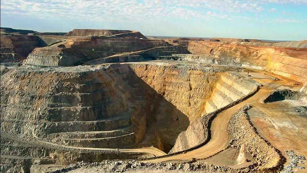 জনশ্রুতি, বছর চল্লিশ আগে একটি বিশাল বটগাছ ছিল ওই এলাকায়। রোদের তেজ আর গরমের হাত থেকে বাঁচতে পিঁপড়েরা বটগাছের নীচে বাসা বানাতে শুরু করে।