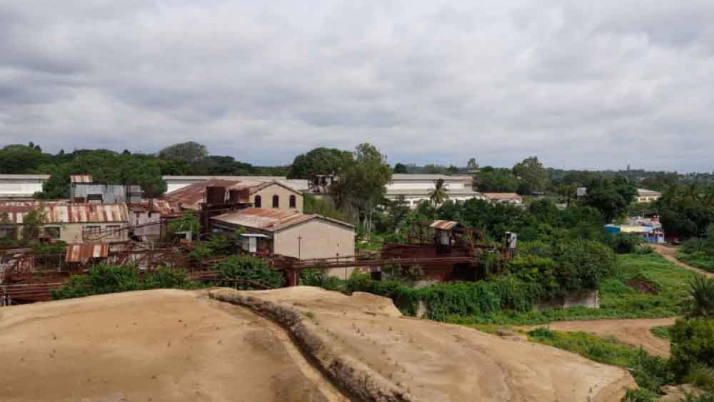 ভারতে সবচেয়ে বেশি সোনা পাওয়া যায় কর্নাটক রাজ্যে। এই রাজ্যের কোলার ভারতের অন্যতম প্রাচীন এবং প্রধান সোনার খনি। ২০০১ সালে অবশ্য এই সোনার খনি বন্ধ হয়ে যায়। 