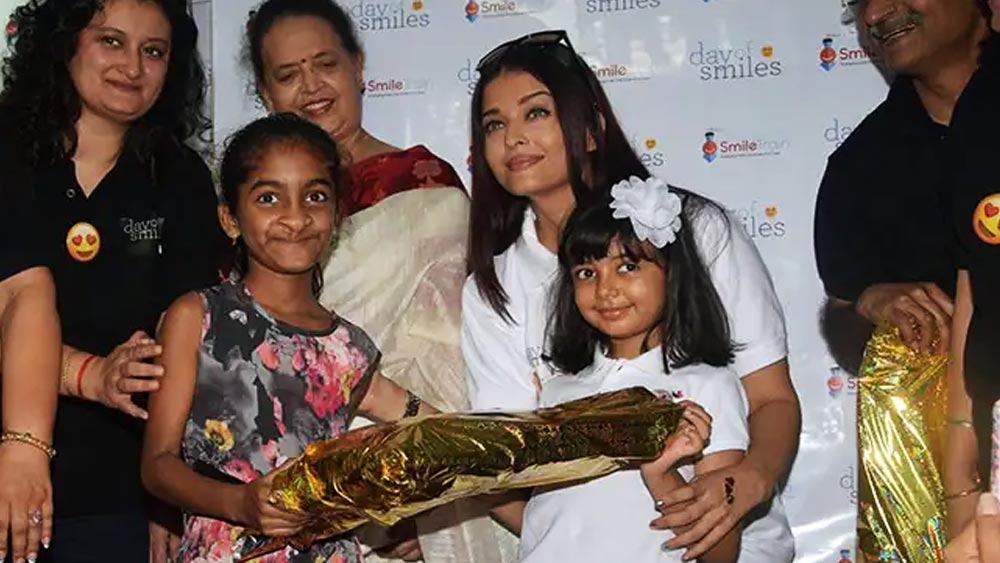 সমাজকল্যাণমূলক বহু কাজের সঙ্গেও তিনি যুক্ত। কন্যা আরাধ্যার সঙ্গে এই ধরনের বিভিন্ন অনুষ্ঠানে যেতে দেখা গিয়েছে রাইসুন্দরীকে।