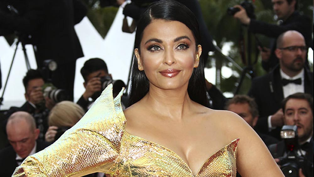 বিশ্বের সর্বোচ্চ পারিশ্রমিকপ্রাপ্ত অভিনেত্রীদের মধ্যে অন্যতম ঐশ্বর্যা দেশের সবচেয়ে বেশি আয়কর প্রদানকারীদের মধ্যেও এক জন। 