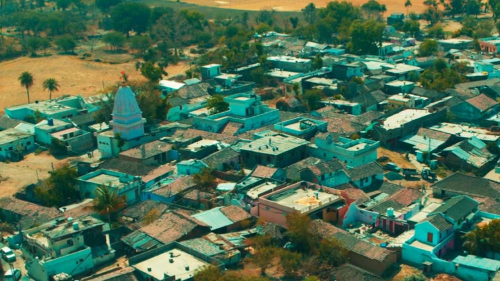 রাজস্থানে আজমেঢ় ও জয়পুর শহরকে আলাদা করে ফুলেরা নামে একটি শহর। ভারতের উল্লেখযোগ্য রেলওয়ে স্টেশনের মধ্যে ফুলেরা একটি। এমনকি, দিল্লি-মুম্বই ইন্ডাস্ট্রিয়াল করিডর প্রকল্প এই শহরের উপর দিয়েই গিয়েছে।